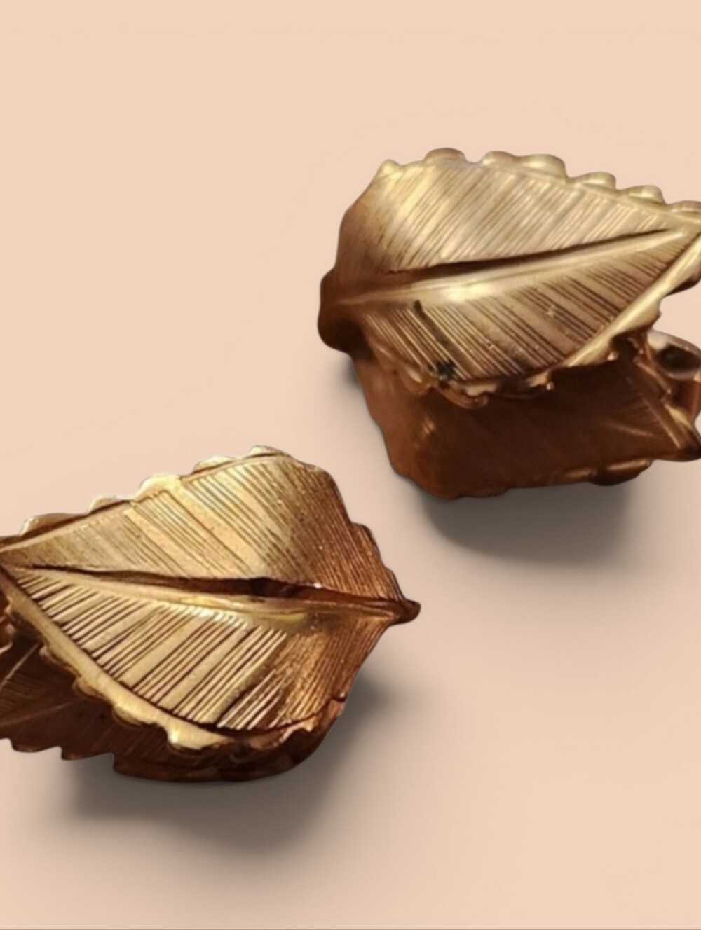 Vintage Giovanni Signed Gold Tone Leaf Clip On Earrings